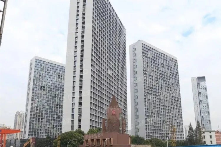 Hot Compound: Beyond City